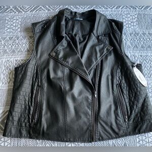 Black Sleeveless Non-Leather Biker Style Jacket - NWT - Plus Size 3X
